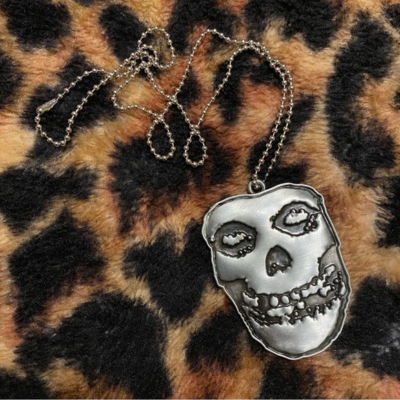 Misfits π 2009 Crimson Ghost Skull Pendant Necklace - Picture 1 of 4